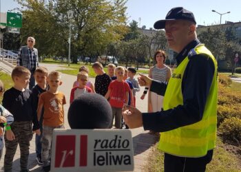Tarnobrzeg. Bezpieczna droga do szkoły. Dzieci z „Czwórki” poznały zasady.