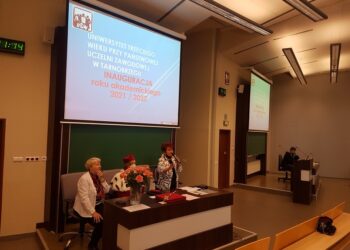 Tarnobrzeg. Młodzi duchem studenci rozpoczęli rok akademicki.