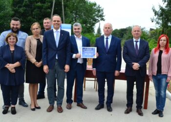Dąbrówka: Umowa na dofinansowanie z FRD na modernizację dróg podpisana