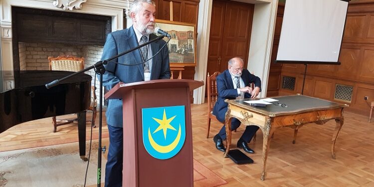 Tarnobrzeg. Honor głównym tematem konferencji w Zamku Dzikowskim.