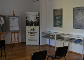 Tarnobrzeg. Wystawa grafik Michała Stępnia.