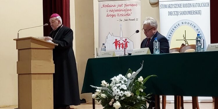 Sandomierz: O problemach i zadaniach rodziny.