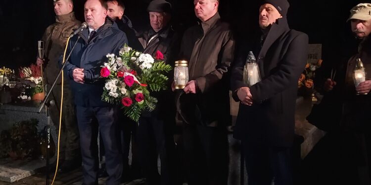 Sandomierz: 191 rocznica wybuchu powstania listopadowego przy mogile porucznika Ignacego Marynowskiego.