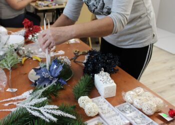 Sandomierz: Świąteczne stroiki z sercem.