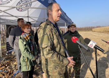 Zawichost, Czyżów Szlachecki: Wrak wojennego samolotu wydobyty.