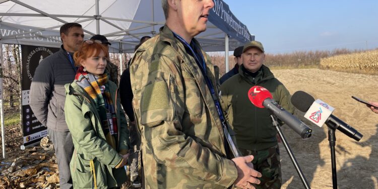 Zawichost, Czyżów Szlachecki: Wrak wojennego samolotu wydobyty.