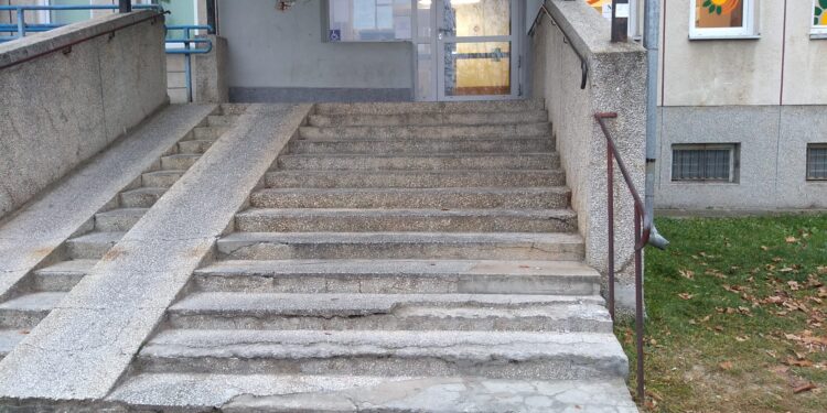 Mielec: Proszą o bezpieczne dotarcie do lekarza, apteki i na rehabilitację.