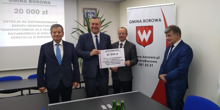 Mielec: Gmina  Borowa wsparła pogotowie ratunkowe, dotacją