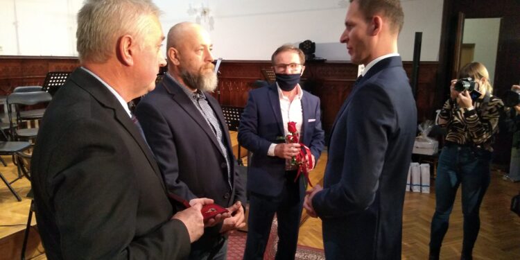 Mielec: Zasłużony dla Kultury Polskiej.