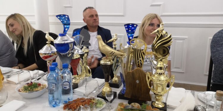 Tarnobrzeg. Hodowcy gołębi pocztowych podsumowali miniony sezon