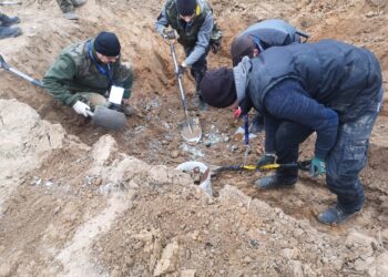 Czyżów Szlachecki Wydobywanie wraku samolotu.