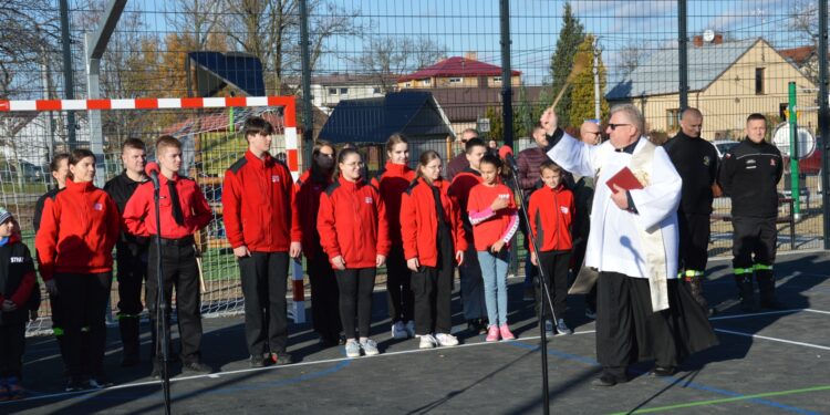 Stalowa Wola: Boisko wielofunkcyjne z placem zabaw i siłownią na Jaśminowej już otwarte