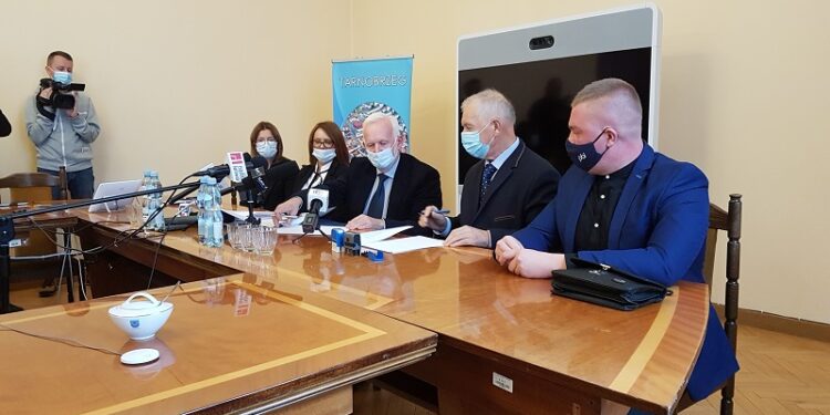 Tarnobrzeg. Nad Jeziorem Tarnobrzeskim wkrótce ruszy kolejna budowa.