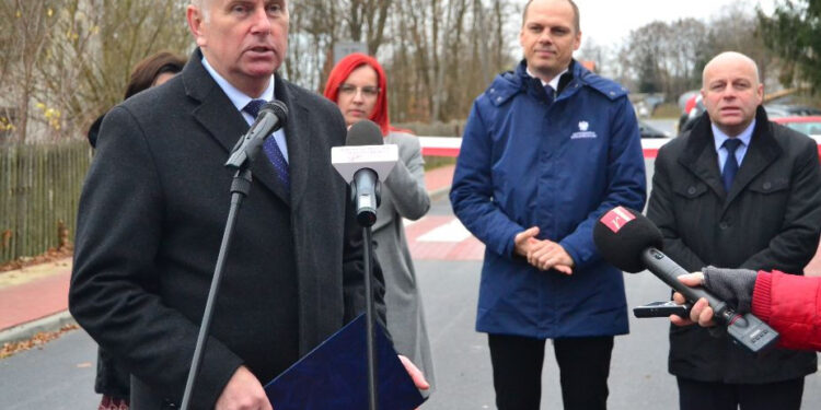 Dąbrówka: Modernizacja trzech dróg zakończona