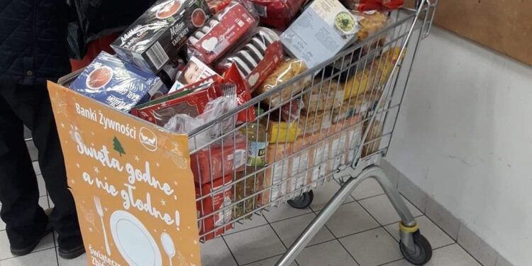 Tarnobrzeg. Zbiórka żywności trwa.