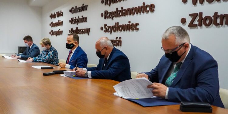 Mielec: Podpisanie umów z samorządami dotkniętymi ASF