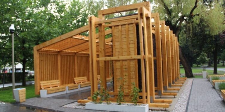 Mielec: Tężnia solankowa  nabiera kształtów.