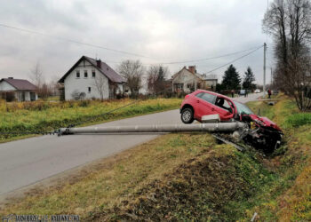 Tarnobrzeg. Staranował autem betonowy słup. Kierowca pijany.