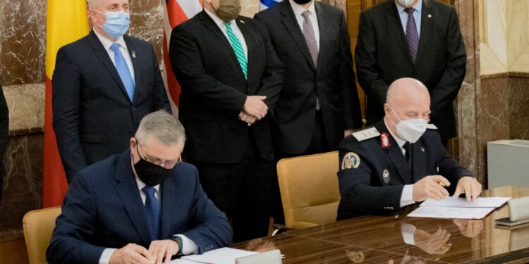 Mielec: Rumuńskie Ministerstwo Spraw Wewnętrznych zamawia śmigłowce S-70 Black Hawk