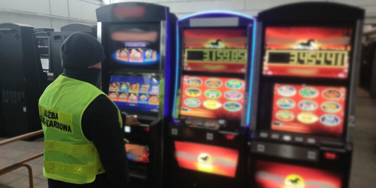 Tarnobrzeg: KAS na tropie nielegalnych automatów do gier