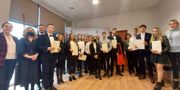 Sandomierz: Stypendia dla najlepszych uczniów szkół średnich.