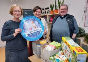 Sandomierz: Setki artykułów higienicznych dla dzieci.