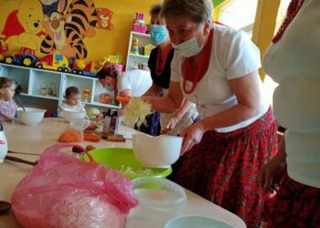 Mściów: Wielopokoleniowe przestrzenie do zabaw czyli zabawy z dawnych lat.