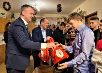 Łoniów, Skopanie, Pacanów. Energetyczny Mikołaj z Połańca.