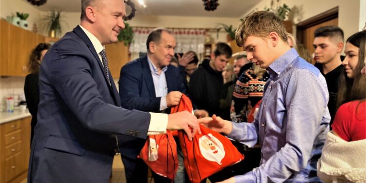 Łoniów, Skopanie, Pacanów. Energetyczny Mikołaj z Połańca.