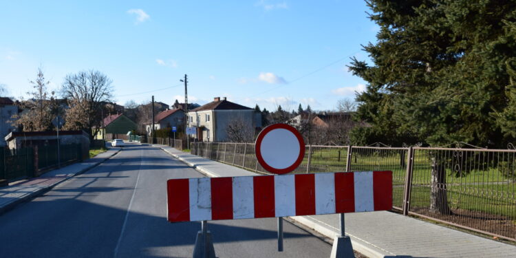 Koprzywnica: Całkowity zakaz wjazdu ulicami dojazdowymi do rynku.