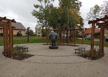 Tarnobrzeg. Plac Dzikowski. Nowa nazwa skweru.