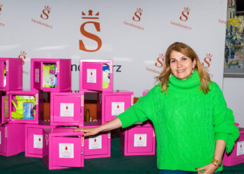 Sandomierz: „Różowa skrzyneczka” w szkolnej toalecie.