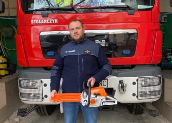 Rudnik nad Sanem: Nowe pilarki dla OSP od ministra Marcina Warchoła i posła  Zbigniewa Chmielowca.