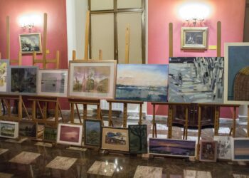 Tarnobrzeg. Sprzedano obrazy. Pieniądze na renowację cmentarza.