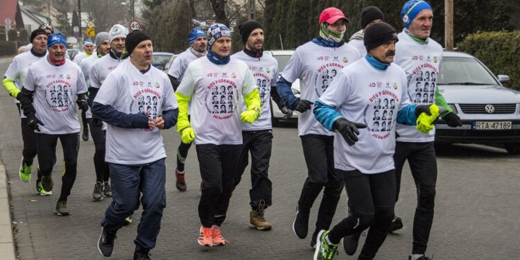 Tarnobrzeg. Z Zaleszan do Katowic. Pamięci dziewięciu zabitych górników.