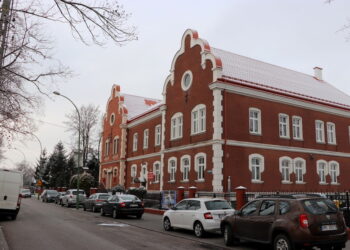 Mielec:  Nowy  dach  na zabytkowej części  Ekonomika.