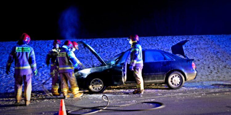 Tarnobrzeg: Pożar samochodu na Wisłostradzie