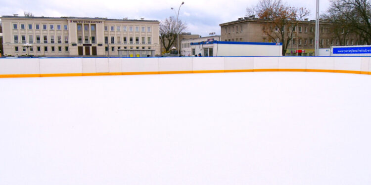 Stalowa Wola: Dzisiaj rusza sztuczne lodowisko