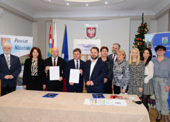 Nisko: Porozumienie Gminy z Powiatem w zakresie edukacji informatycznej i językowej