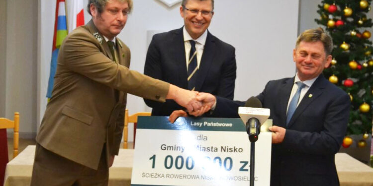 Nowosielec: Budowa ścieżki rowerowej przy dawnej drodze krajowej nr 19 z dofinansowaniem