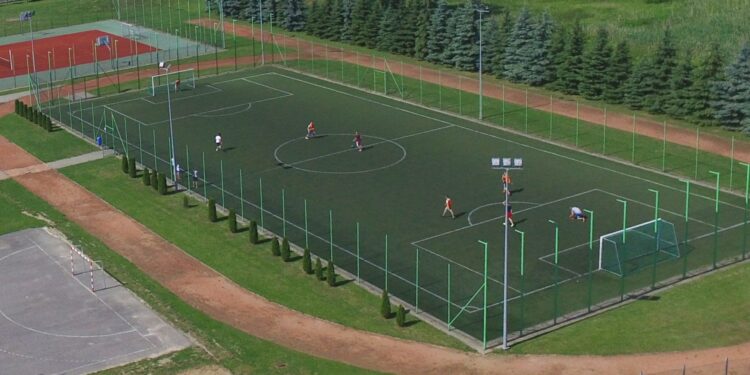 Radomyśl Wielki: Będzie nowa trawa na Orliku