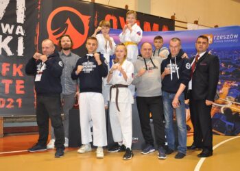 Tarnobrzeg. Medale dla zawodników Klubu Oyama Karate.