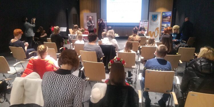 Mielec: Śpiew Łączy Polaków.