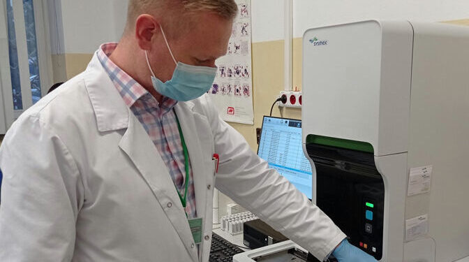 Stalowa Wola: Szpitalne laboratorium z nowym sprzętem do badań krwi