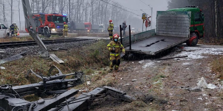 Nowa Dęba. Zderzenie z szynobusem
