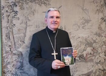 Sandomierz: 'Nie jesteśmy tacy straszni’ – biskup sandomierski autorem opowiadań kryminalnych.