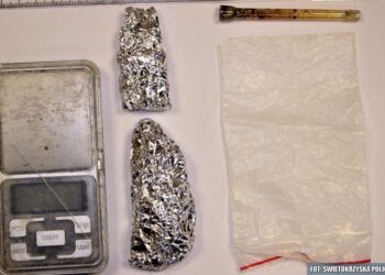 Staszów: Kierowca po narkotykach, pasażer z narkotykami