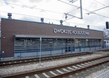 Kolbuszowa: Ruszyły kolejowe połączenia z Rzeszowa do Kolbuszowej