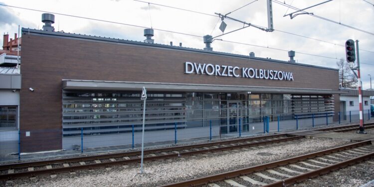 Kolbuszowa: Ruszyły kolejowe połączenia z Rzeszowa do Kolbuszowej