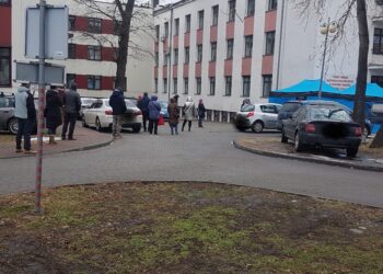 Tarnobrzeg. Kolejki do testowania.